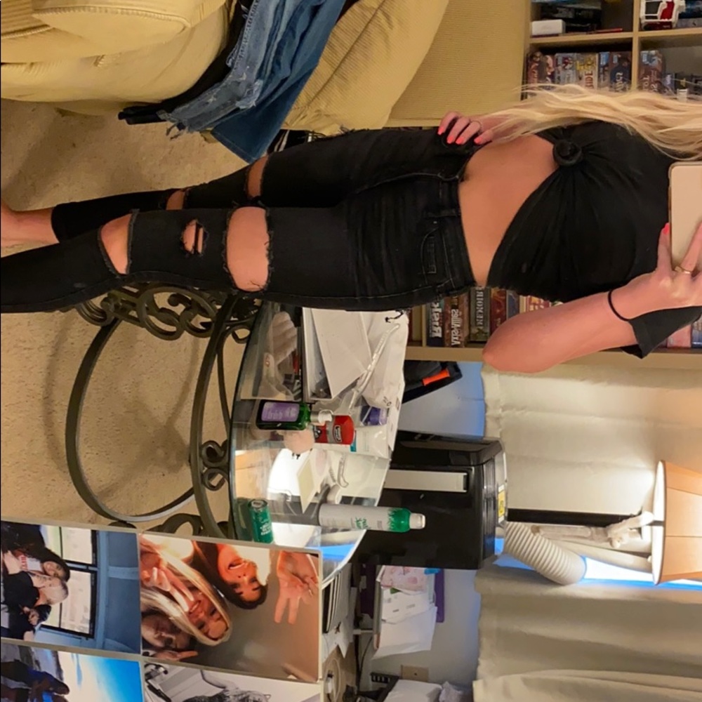 Hollister High rise/ripped black jeans
